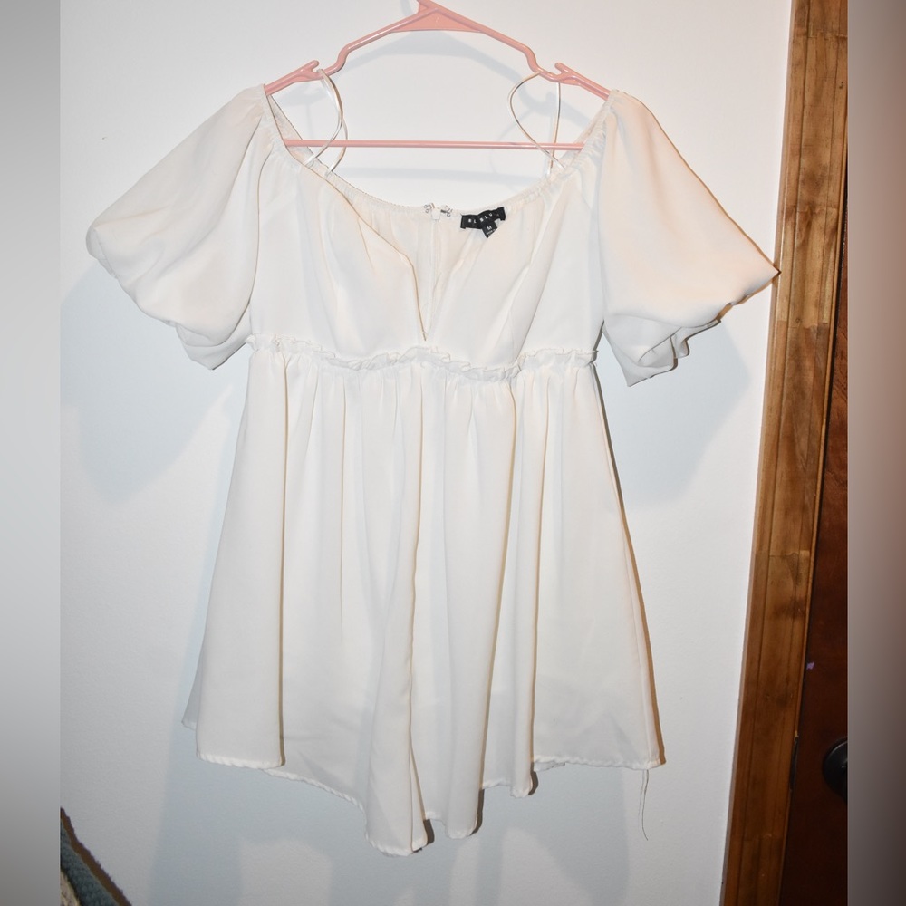 Boutique White romper with bubble sleeves